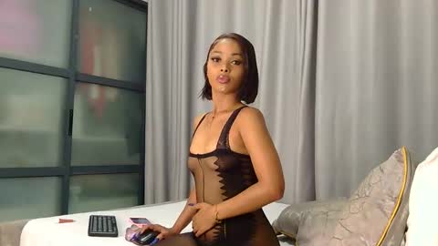 pretty_josey online show from May 26, 3:24 am