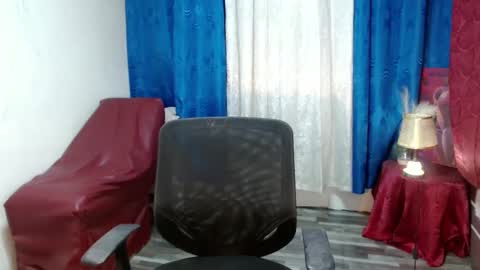 pretty_lady_kitty online show from December 12, 12:38 am