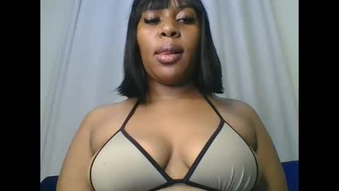 Snapshot of pretty_loreen chatting on May 18, 2:07 am loreen online show from May 18, 2:07 am