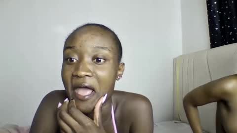 Snapshot of pretty_luv1 chatting on April 1, 7:33 pm pretty luv1 online show from April 1, 7:33 pm