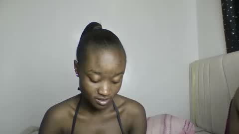 Snapshot of pretty_luv1 chatting on April 4, 10:13 am pretty luv1 online show from April 4, 10:13 am