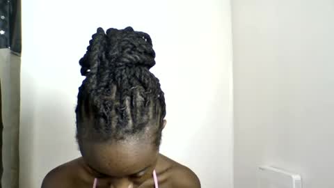 Snapshot of pretty_luv1 chatting on June 15, 11:56 am pretty luv1 online show from June 15, 11:56 am