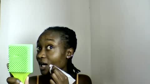 Snapshot of pretty_luv1 chatting on June 18, 9:58 am pretty luv1 online show from June 18, 9:58 am