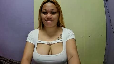 pretty_lyn08 online show from February 11, 4:56 pm