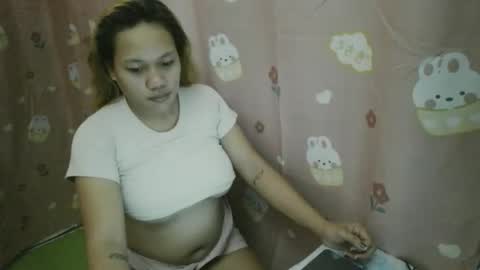 Snapshot of pretty_lyn08 chatting on April 24, 11:07 pm pretty_lyn08 online show from April 24, 11:07 pm