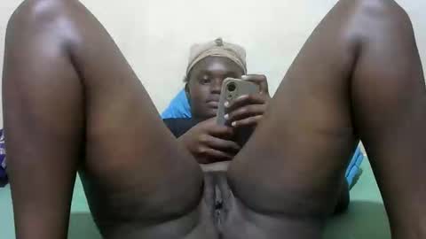 pretty_melan online show from March 6, 6:15 pm