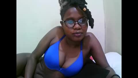 Snapshot of pretty_mellan chatting on January 26, 7:32 am pretty_mellan online show from January 26, 7:32 am