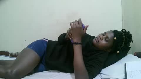 Snapshot of pretty_mellan chatting on January 30, 5:28 pm pretty_mellan online show from January 30, 5:28 pm