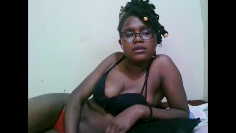 Snapshot of pretty_mellan chatting on February 1, 5:26 pm pretty_mellan online show from February 1, 5:26 pm