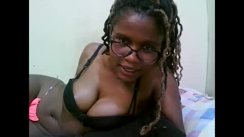 Snapshot of pretty_mellan chatting on February 28, 5:37 pm pretty_mellan online show from February 28, 5:37 pm
