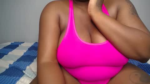 Snapshot of pretty_naomi chatting on March 2, 4:36 pm creamy squirter online show from March 2, 4:36 pm