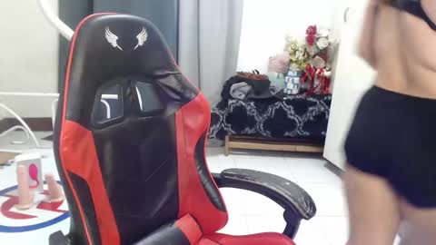 Snapshot of pretty_nicoleee chatting on February 2, 2:27 pm Its me NicoLe online show from February 2, 2:27 pm