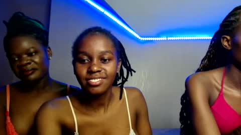 Snapshot of pretty_nyra chatting on June 17, 7:37 pm Nyra online show from June 17, 7:37 pm