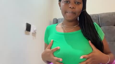 Pretty peaches online show from June 12, 11:35 pm