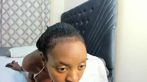 Snapshot of pretty_peshy chatting on April 29, 6:58 pm pretty_peshy online show from April 29, 6:58 pm