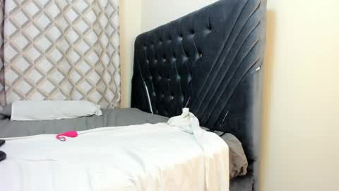 Snapshot of pretty_peshy chatting on May 2, 3:11 am pretty_peshy online show from May 2, 3:11 am