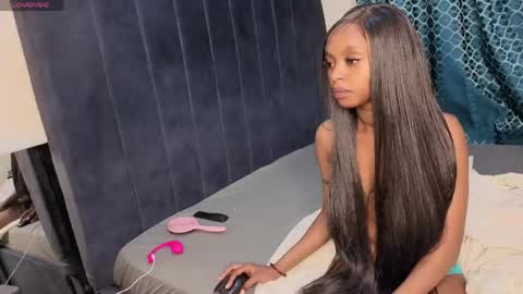 Snapshot of pretty_peshy chatting on May 14, 9:32 pm pretty_peshy online show from May 14, 9:32 pm