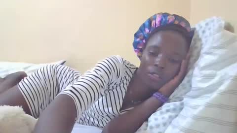 pretty_petite_ebony online show from January 12, 5:33 pm