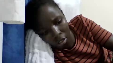pretty_petite_ebony online show from July 19, 9:18 pm