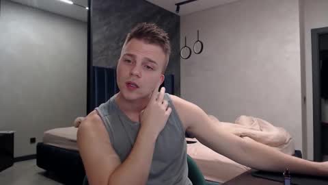 Justin online show from October 31, 7:37 pm