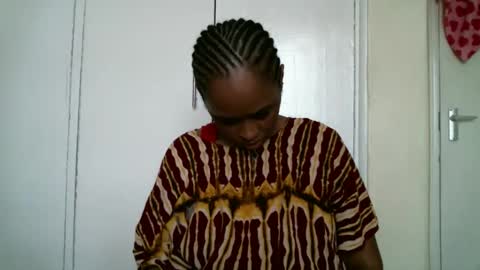Snapshot of pretty_zii chatting on October 7, 10:34 am zii online show from October 7, 10:34 am