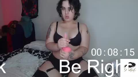 Snapshot of prettyandpeachy chatting on July 14, 2:05 am Mistress Mallad online show from July 14, 2:05 am