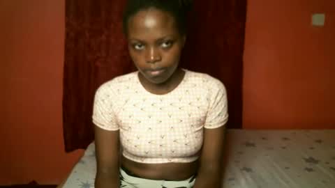 Snapshot of prettybabe02 chatting on January 18, 1:08 am SaraCattra online show from January 18, 1:08 am