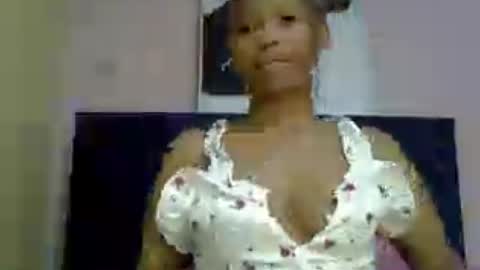 Snapshot of prettybamb chatting on July 9, 1:09 am prettybamb online show from July 9, 1:09 am