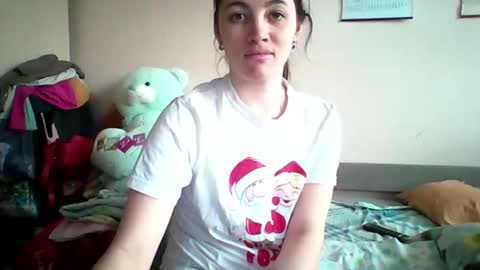 Snapshot of prettybella_7 chatting on April 27, 8:34 am Bella online show from April 27, 8:34 am