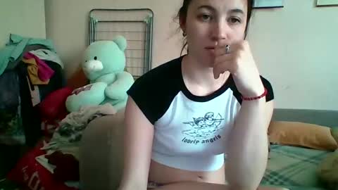 Snapshot of prettybella_7 chatting on April 30, 10:54 am Bella online show from April 30, 10:54 am