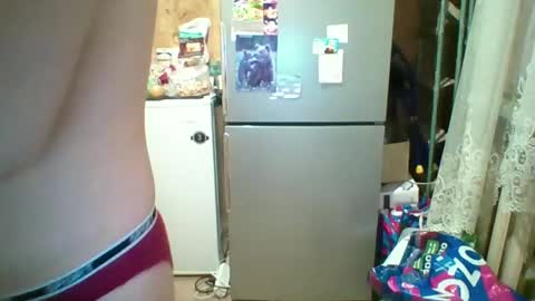 Snapshot of prettybella_7 chatting on May 4, 8:49 pm Bella online show from May 4, 8:49 pm