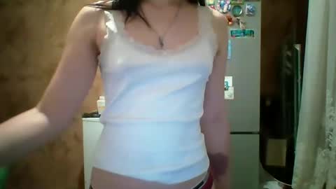 Snapshot of prettybella_7 chatting on May 18, 8:47 pm Bella online show from May 18, 8:47 pm