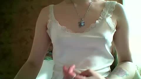 Snapshot of prettybella_7 chatting on May 24, 4:28 am Bella online show from May 24, 4:28 am