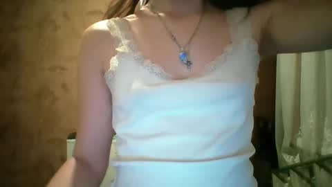 Snapshot of prettybella_7 chatting on May 25, 8:48 pm Bella online show from May 25, 8:48 pm