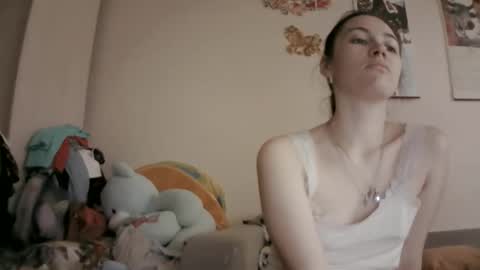Snapshot of prettybella_7 chatting on May 26, 9:49 am Bella online show from May 26, 9:49 am