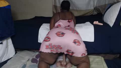 Snapshot of prettyblack25 chatting on April 21, 11:40 pm Cindy online show from April 21, 11:40 pm