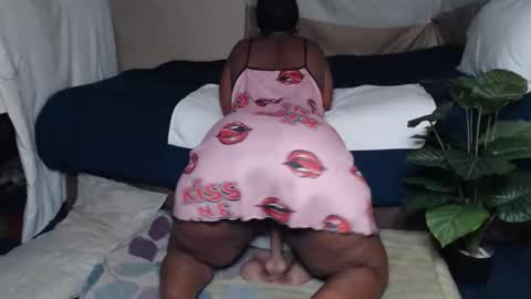 Snapshot of prettyblack25 chatting on April 26, 12:30 am Cindy online show from April 26, 12:30 am
