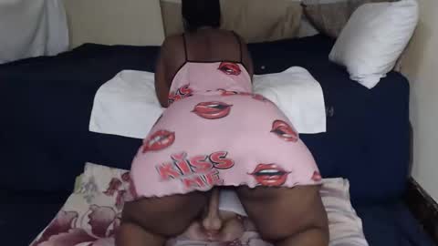 Snapshot of prettyblack25 chatting on May 17, 12:52 am Cindy online show from May 17, 12:52 am