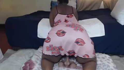Snapshot of prettyblack25 chatting on May 19, 7:04 am Cindy online show from May 19, 7:04 am