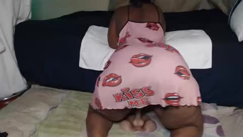 Snapshot of prettyblack25 chatting on May 31, 8:21 pm Cindy online show from May 31, 8:21 pm