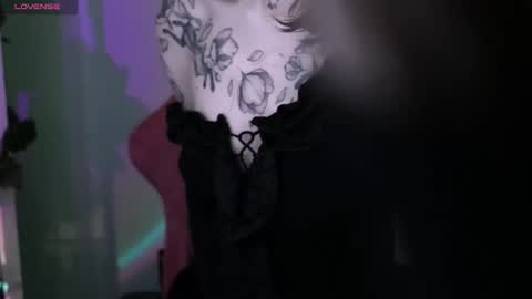 Snapshot of prettybones chatting on February 8, 8:45 pm Violet online show from February 8, 8:45 pm