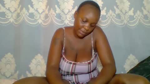 Snapshot of prettydarkskin002 chatting on May 28, 9:39 am SHANIA online show from May 28, 9:39 am