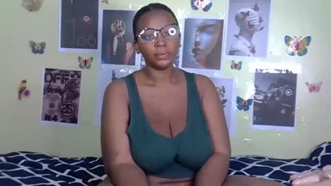 prettydey1 online show from March 29, 6:46 am