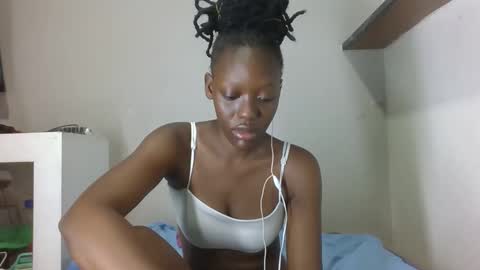 Snapshot of prettydollk_dons chatting on February 15, 8:02 am prettydollk_dons online show from February 15, 8:02 am