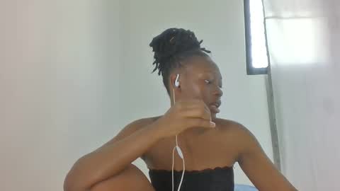 prettydollk_dons online show from March 31, 8:15 am