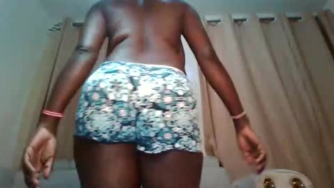 prettydulce online show from September 18, 2:35 am