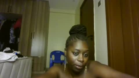 Snapshot of prettydulce chatting on July 28, 2:40 am prettydulce online show from July 28, 2:40 am