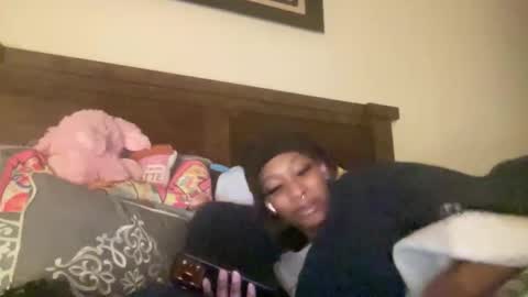 prettyfacefemale online show from February 22, 2:34 am