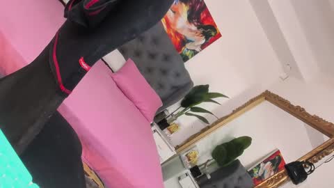 Snapshot of prettyjuliax chatting on December 6, 8:29 pm prettyjuliax online show from December 6, 8:29 pm