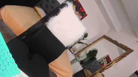 Snapshot of prettyjuliax chatting on January 19, 1:53 am prettyjuliax online show from January 19, 1:53 am